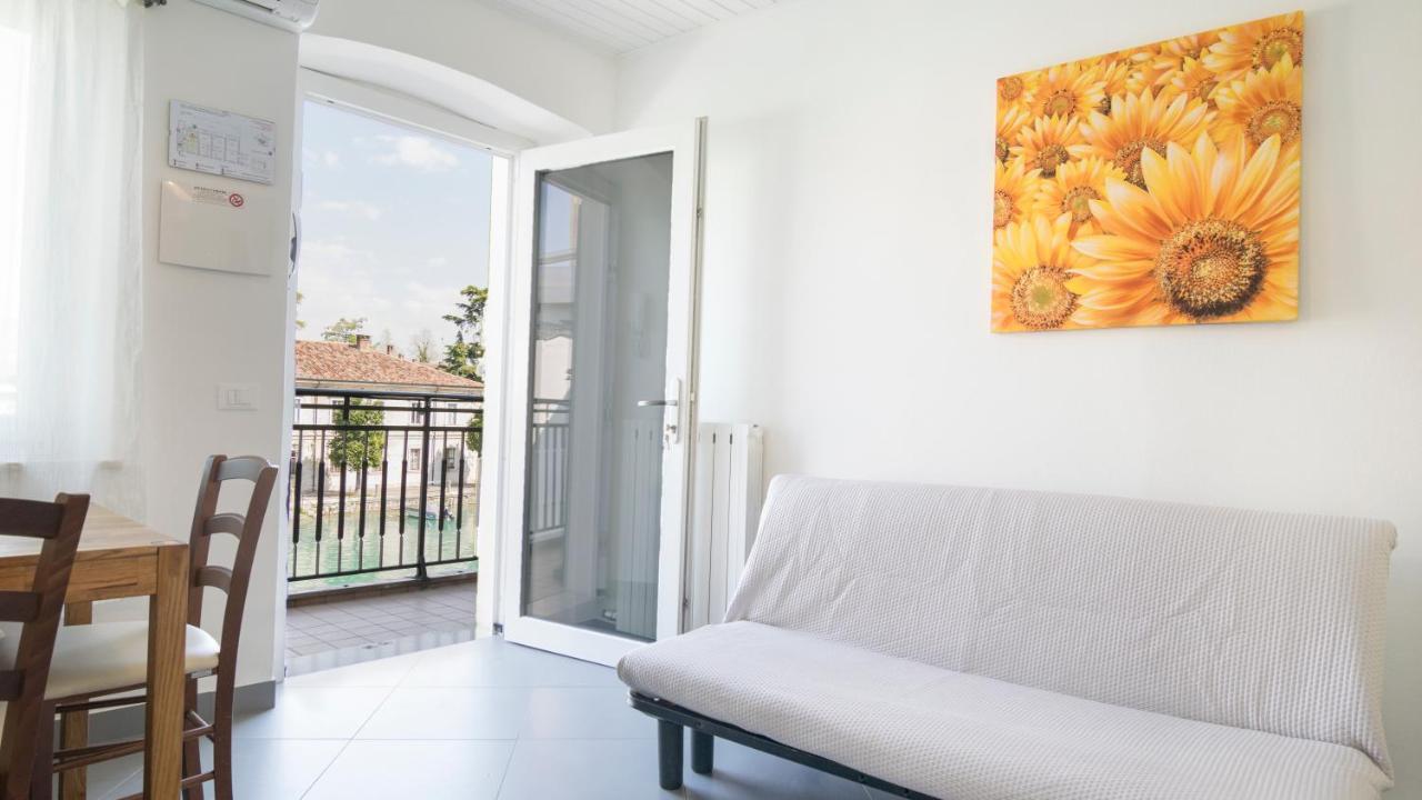Fiori Sull'Acqua Apartments Peschiera del Garda Bagian luar foto