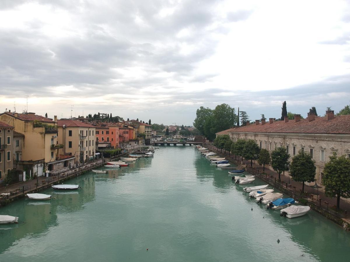Fiori Sull'Acqua Apartments Peschiera del Garda Bagian luar foto
