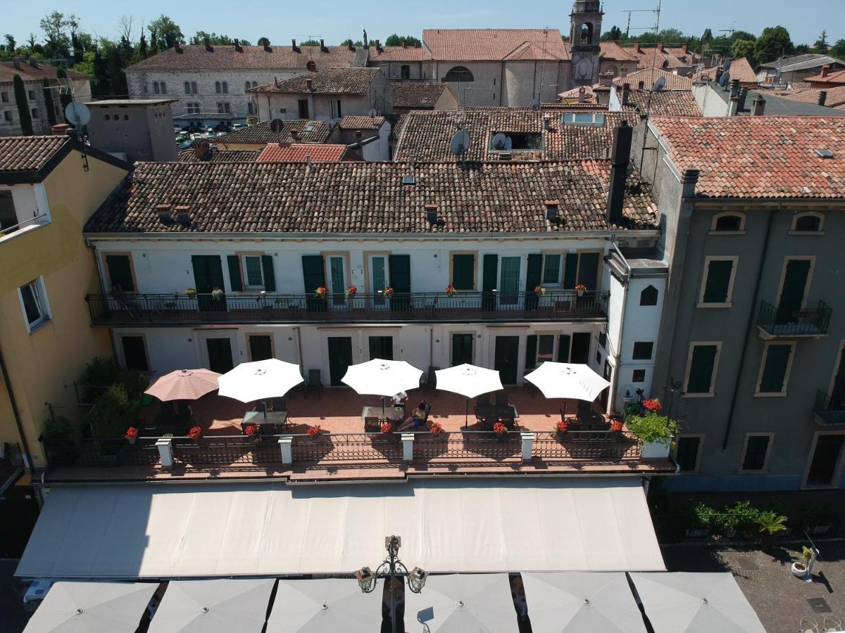 Fiori Sull'Acqua Apartments Peschiera del Garda Bagian luar foto