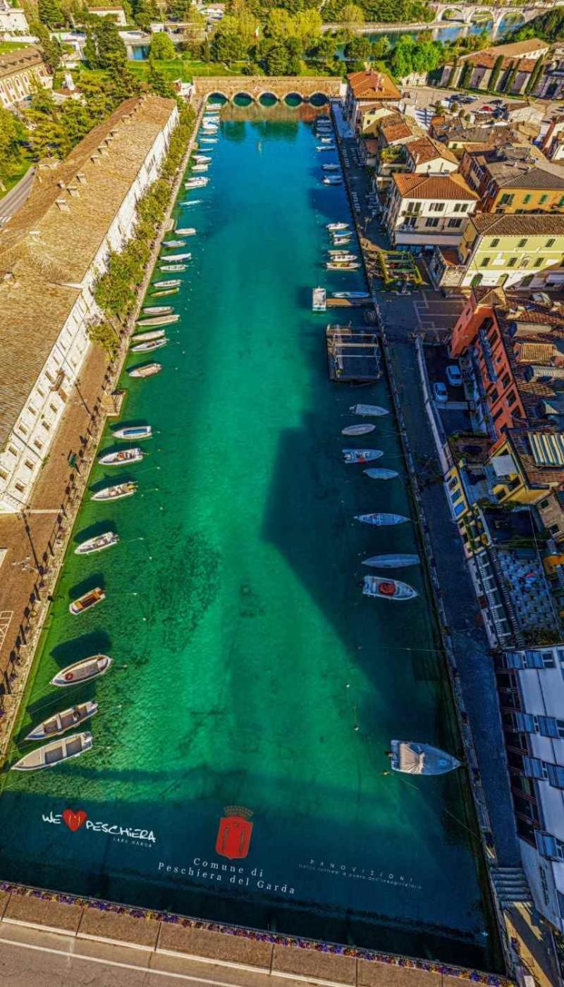 Fiori Sull'Acqua Apartments Peschiera del Garda Bagian luar foto