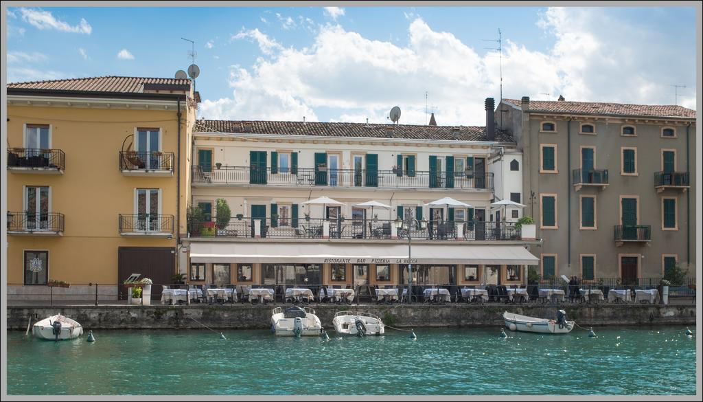 Fiori Sull'Acqua Apartments Peschiera del Garda Bagian luar foto