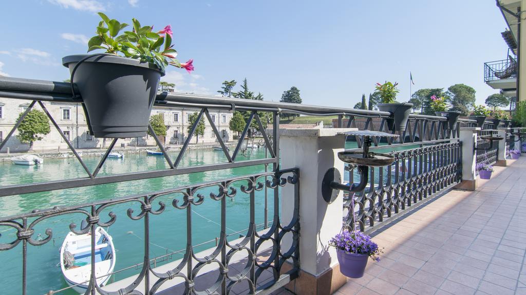 Fiori Sull'Acqua Apartments Peschiera del Garda Bagian luar foto