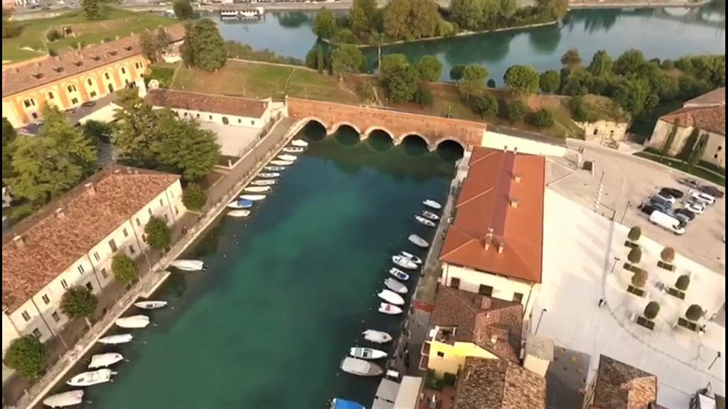 Fiori Sull'Acqua Apartments Peschiera del Garda Bagian luar foto