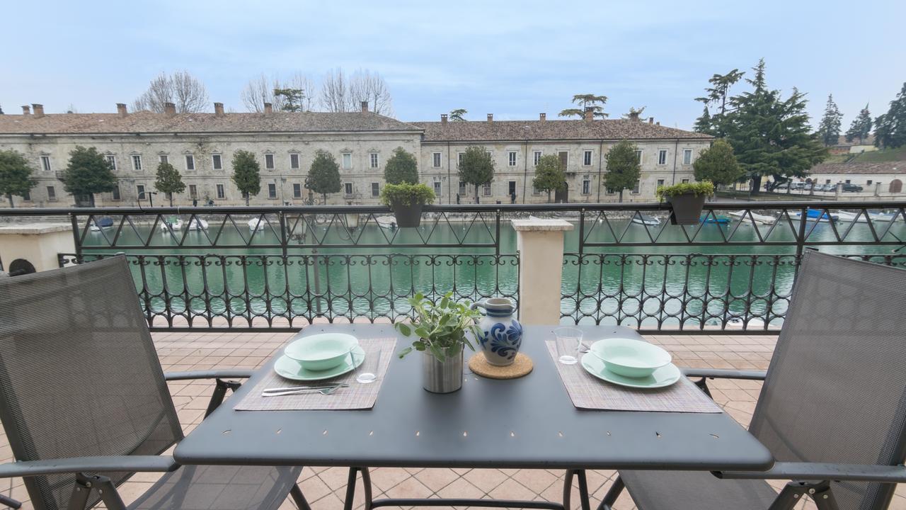 Fiori Sull'Acqua Apartments Peschiera del Garda Bagian luar foto