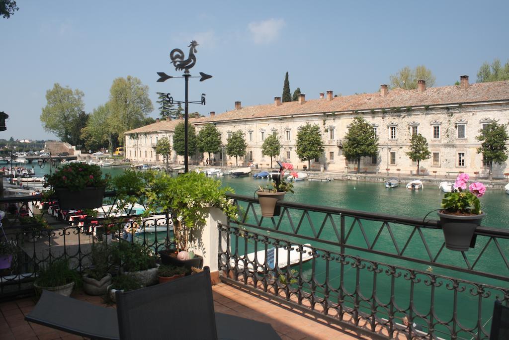 Fiori Sull'Acqua Apartments Peschiera del Garda Bagian luar foto